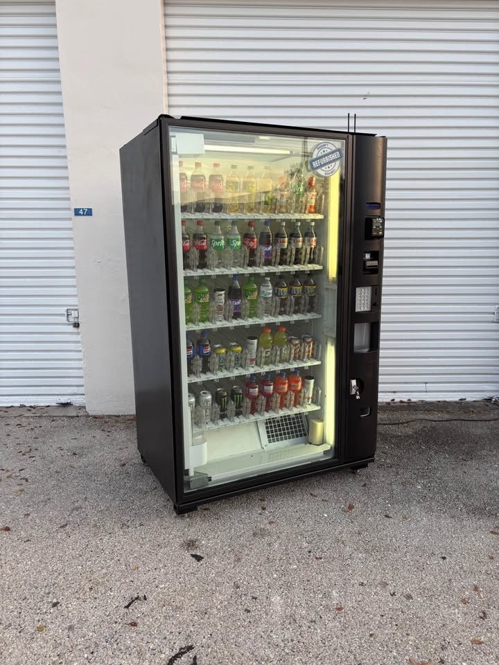 REFURBISHED Dixie Narco Bevmax 4 5800 Drink Vending Machine
